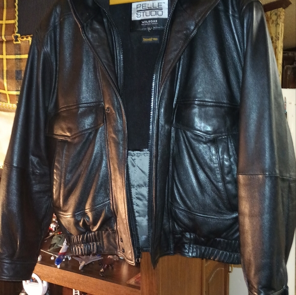 This a large man's Wilson leather jacket - Picture 2 of 4